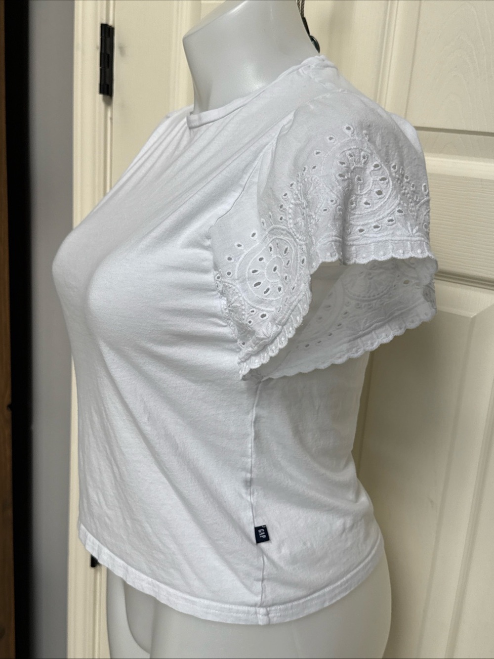 GAP Women's Lace Eyelet Shirt Flutter Short Sleeve White T-Shirt Top sz M - Picture 6 of 8